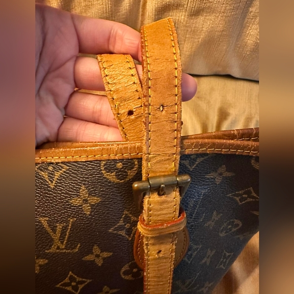 LOUIS VUITTON Bucket PM Monogram Canvas Shoulder Bag - Picture 4 of 14